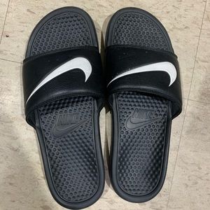 Women’s size 9 slides